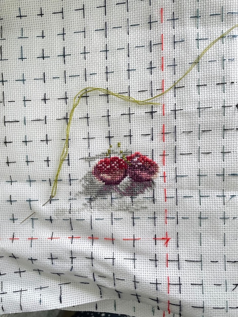 detal haftu na lnianym materiale